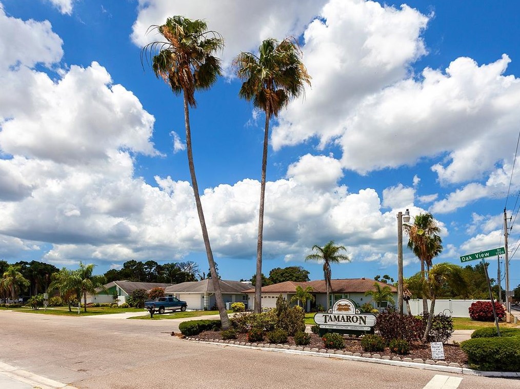 1702 Oak Vw Dr, Sarasota FL  34232-3358 exterior