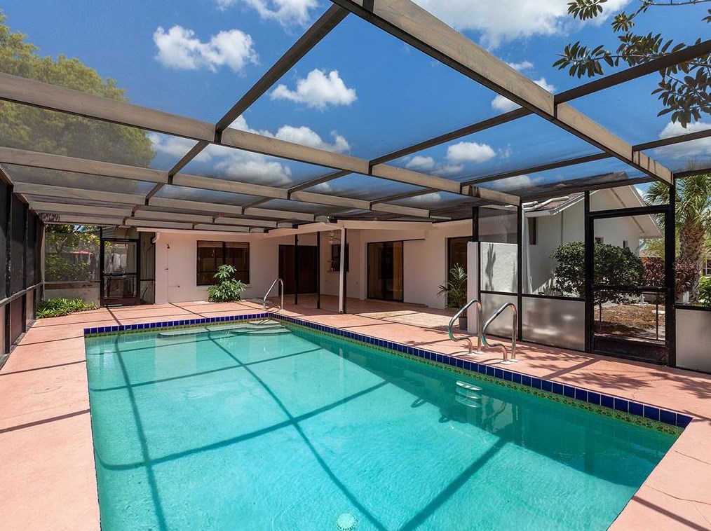 1702 Oak Vw Dr, Sarasota FL  34232-3358 exterior