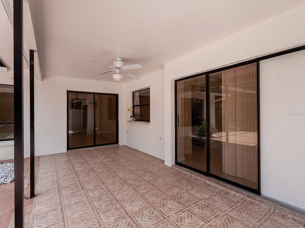 1702 Oak Vw Dr, Sarasota FL  34232-3358 exterior