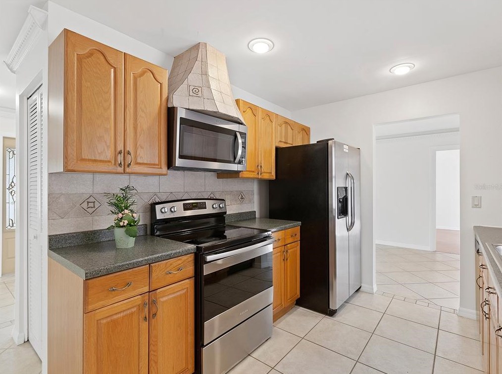 1702 Oak Vw Dr, Sarasota FL  34232-3358 exterior