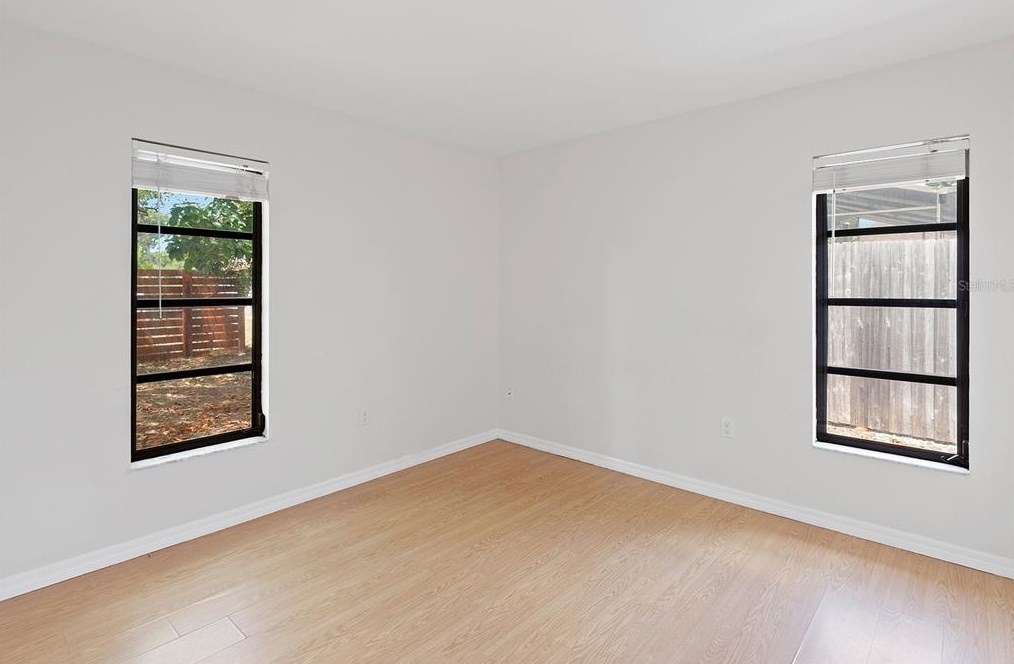 1702 Oak Vw Dr, Sarasota FL  34232-3358 exterior