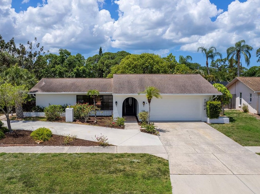 1702 Oak Vw Dr, Sarasota FL  34232-3358 exterior