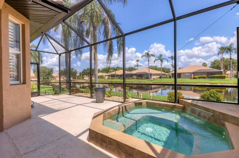 8311 Eagle Is Pl, Bradenton FL  34212-9323 exterior