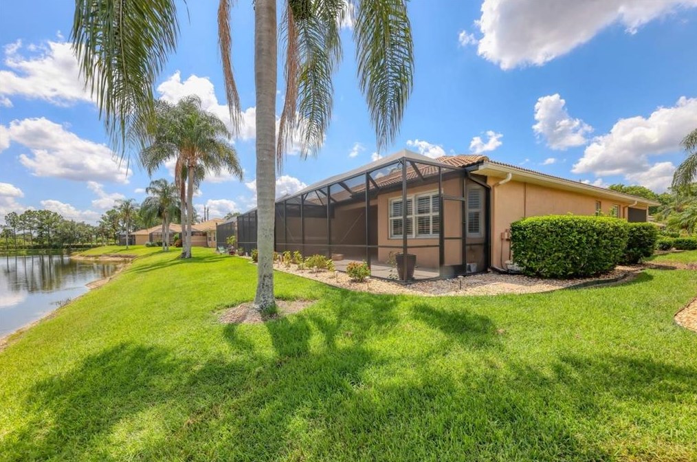 8311 Eagle Is Pl, Bradenton FL  34212-9323 exterior