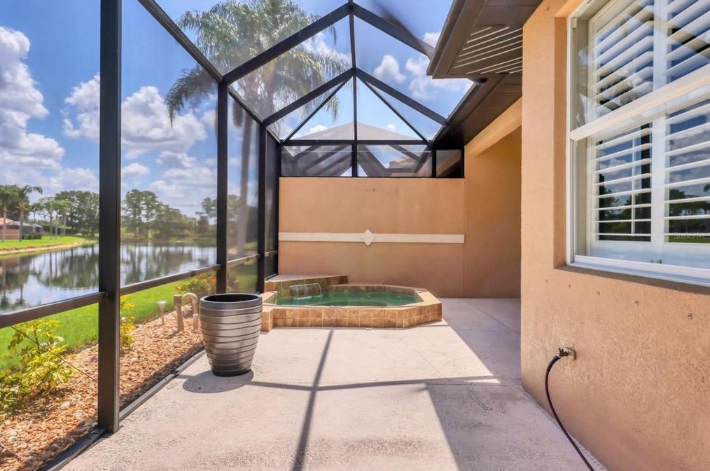 8311 Eagle Is Pl, Bradenton FL  34212-9323 exterior