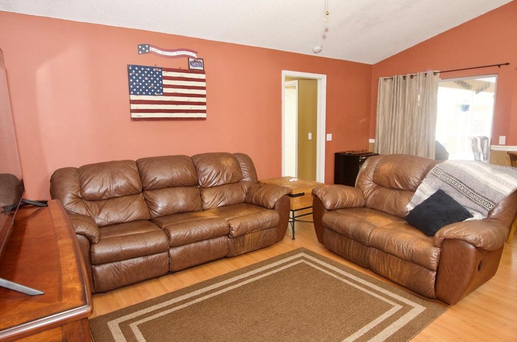 4930 72 St, Bradenton FL  34203-7946 exterior