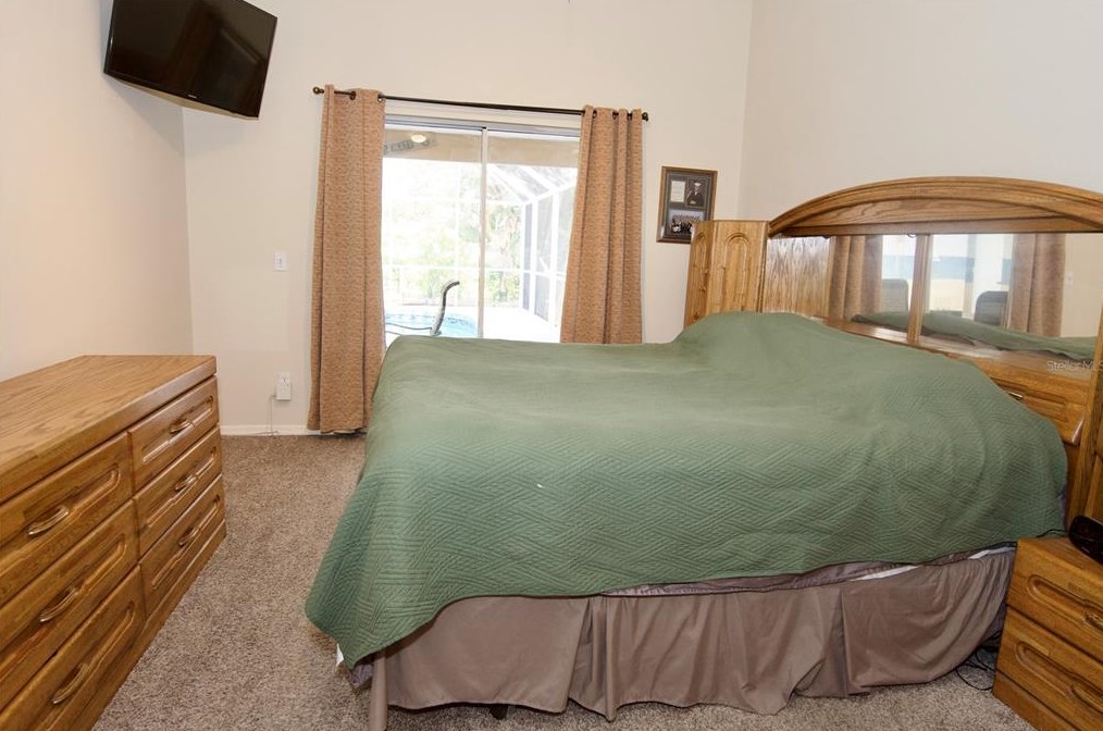 4930 72 St, Bradenton FL  34203-7946 exterior