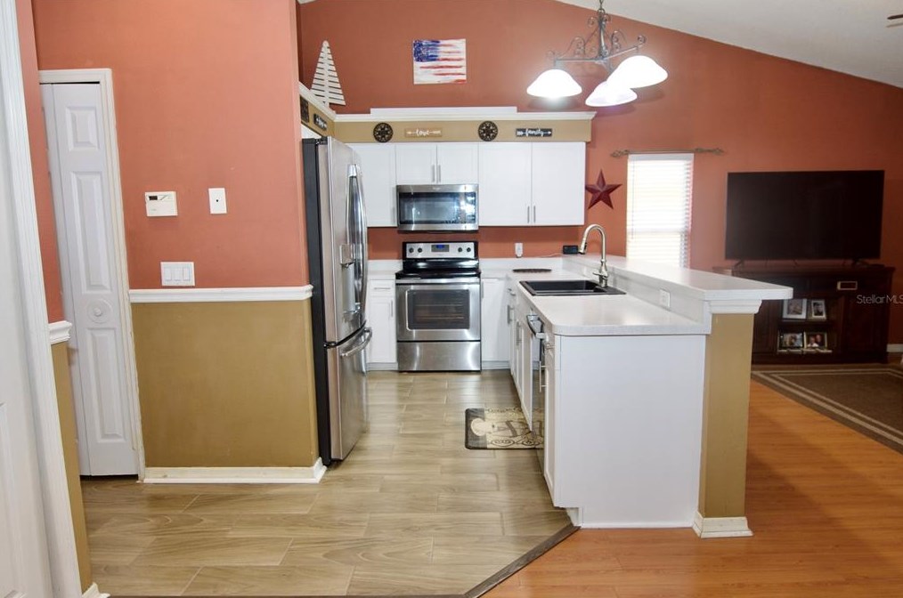 4930 72 St, Bradenton FL  34203-7946 exterior