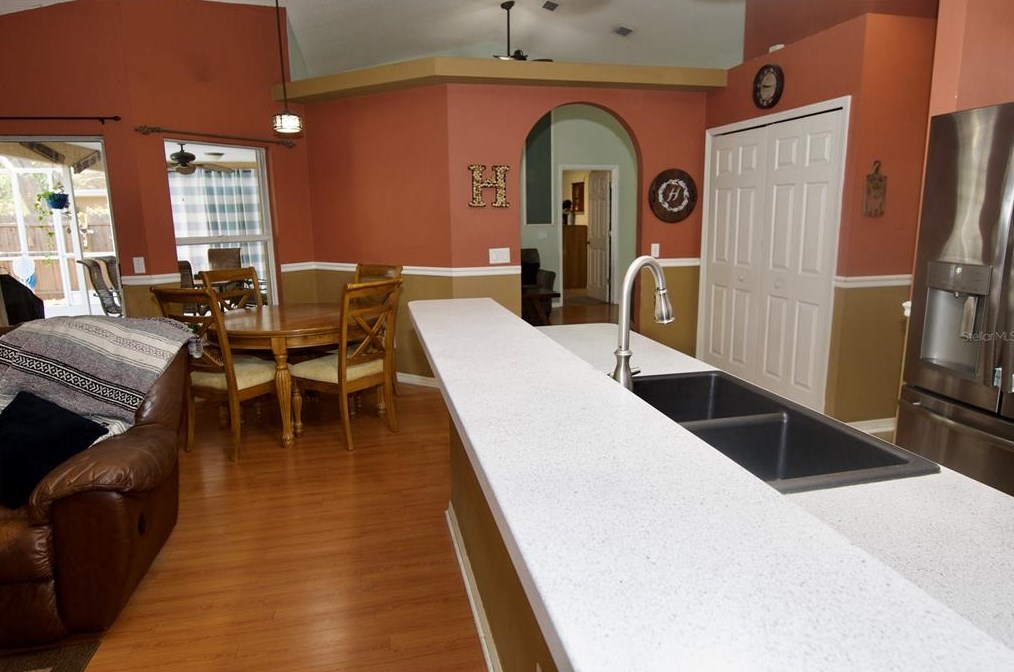 4930 72 St, Bradenton FL  34203-7946 exterior