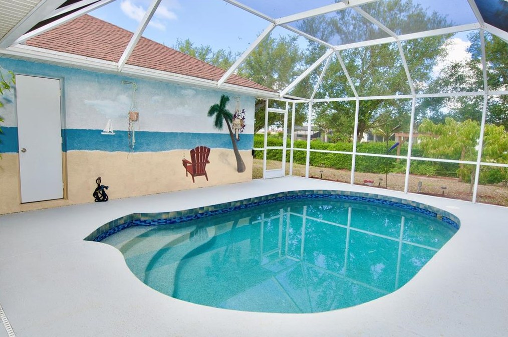 4930 72 St, Bradenton FL  34203-7946 exterior