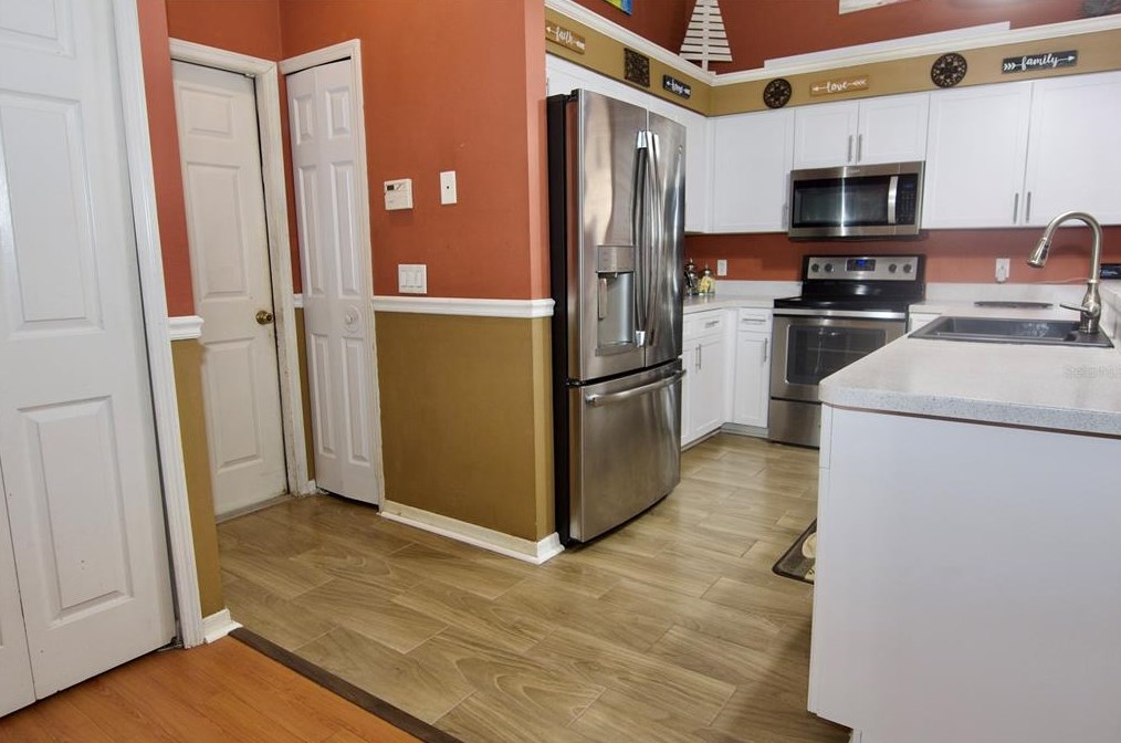 4930 72 St, Bradenton FL  34203-7946 exterior