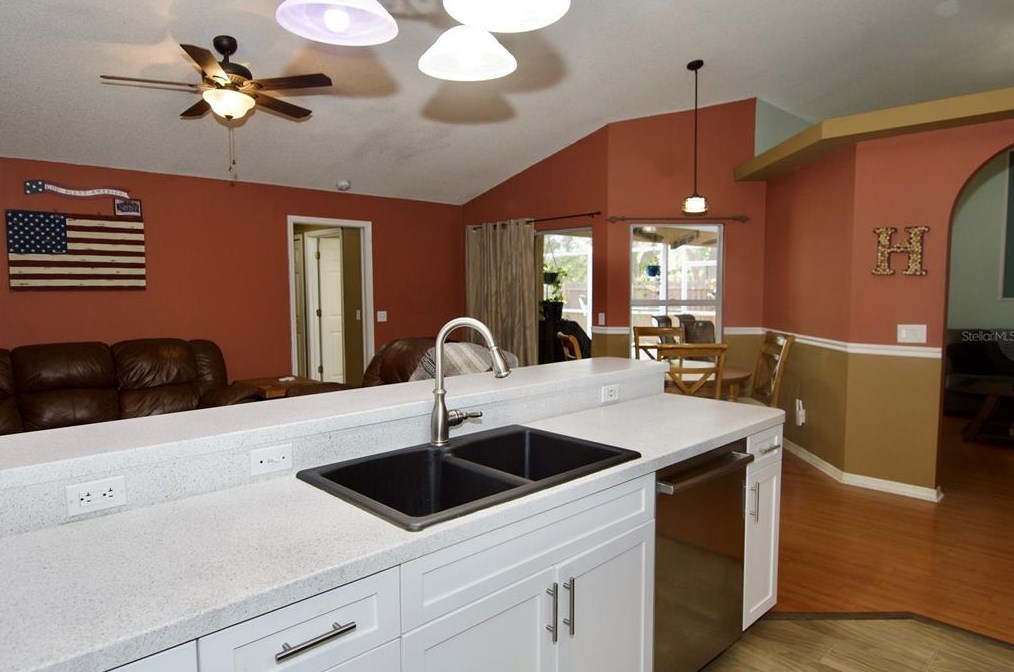 4930 72 St, Bradenton FL  34203-7946 exterior