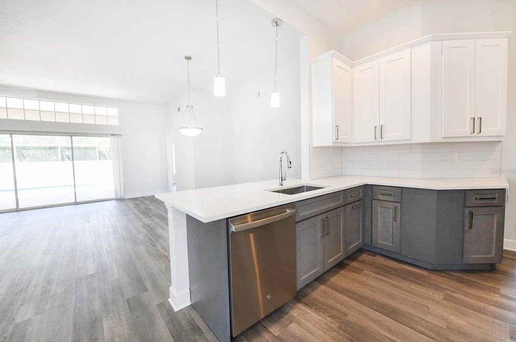 6121 55th Avenue Cir, Bradenton FL  34203-9755 exterior