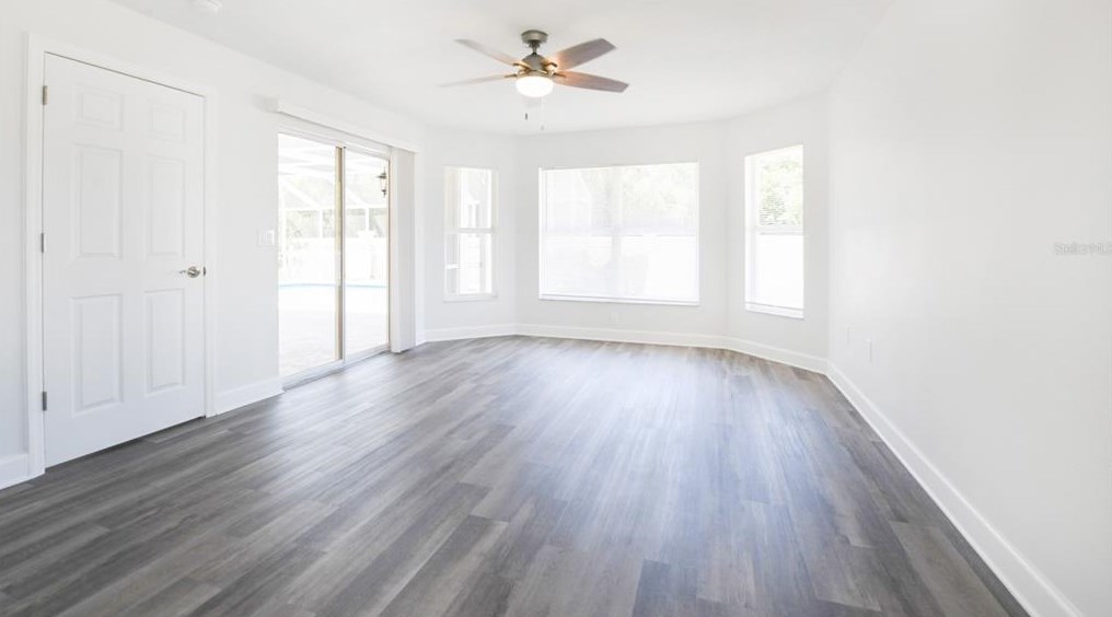 6121 55th Avenue Cir, Bradenton FL  34203-9755 exterior