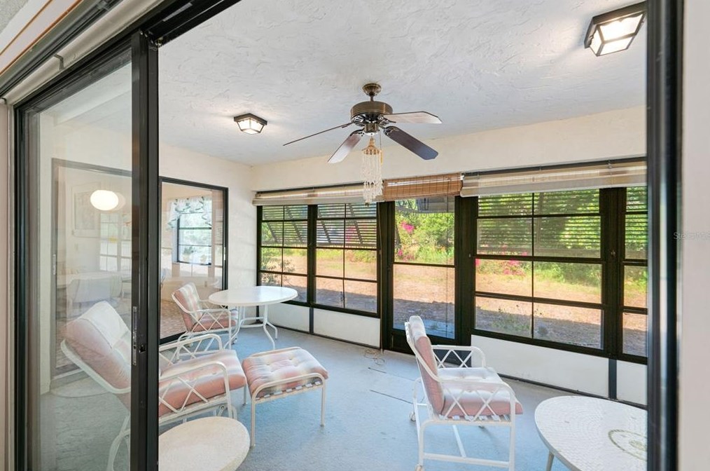 2475 Feiffer Cir, Sarasota FL  34235-6809 exterior