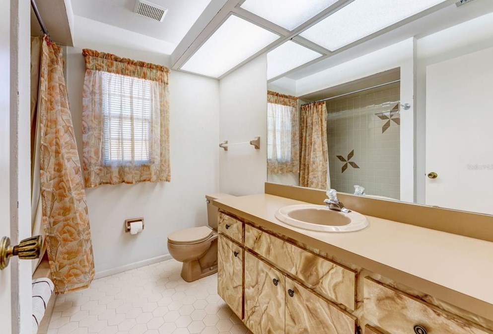 2475 Feiffer Cir, Sarasota FL  34235-6809 exterior