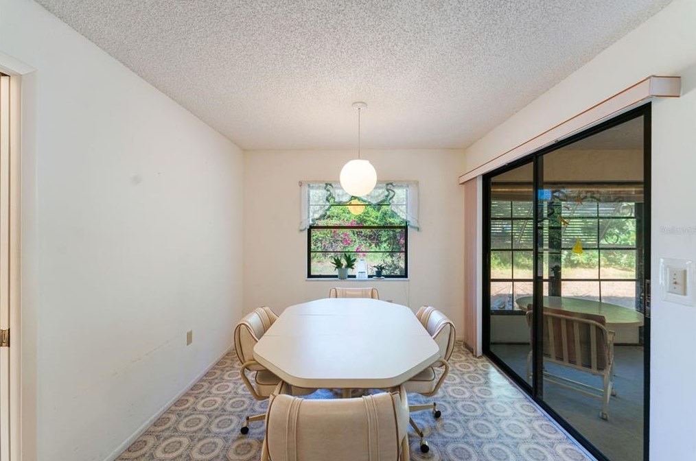 2475 Feiffer Cir, Sarasota FL  34235-6809 exterior