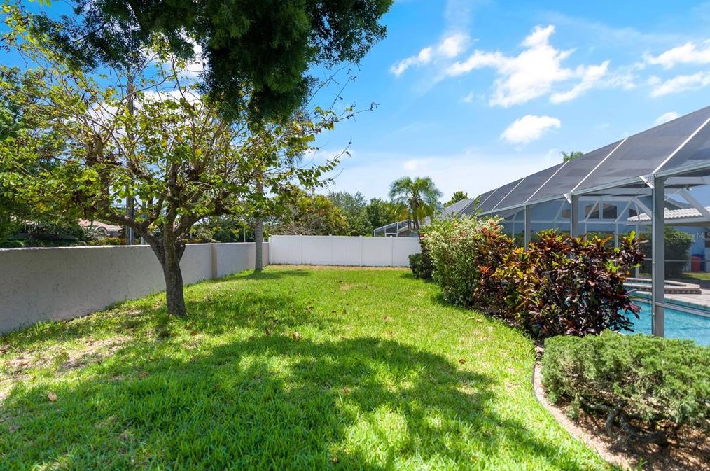 4759 Meadowview Cir, Sarasota FL 34233-1969 exterior