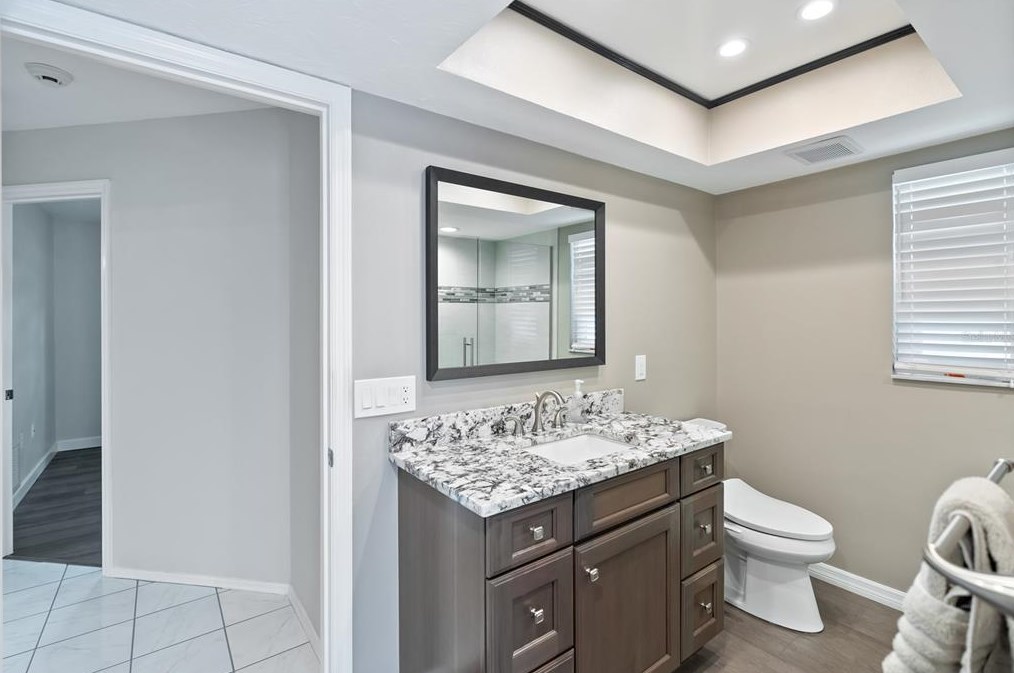 4759 Meadowview Cir, Sarasota FL 34233-1969 exterior