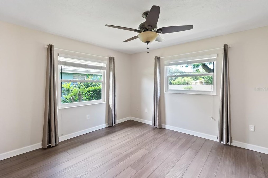 4759 Meadowview Cir, Sarasota FL 34233-1969 exterior