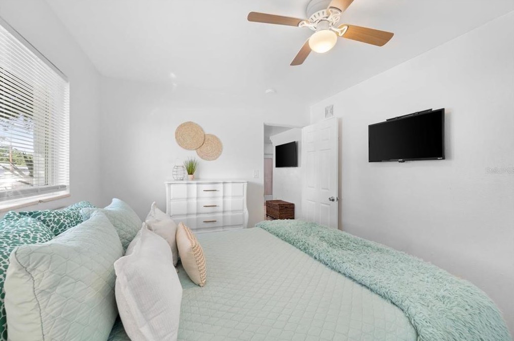 2043 Cass St, Sarasota FL  34231-7020 exterior