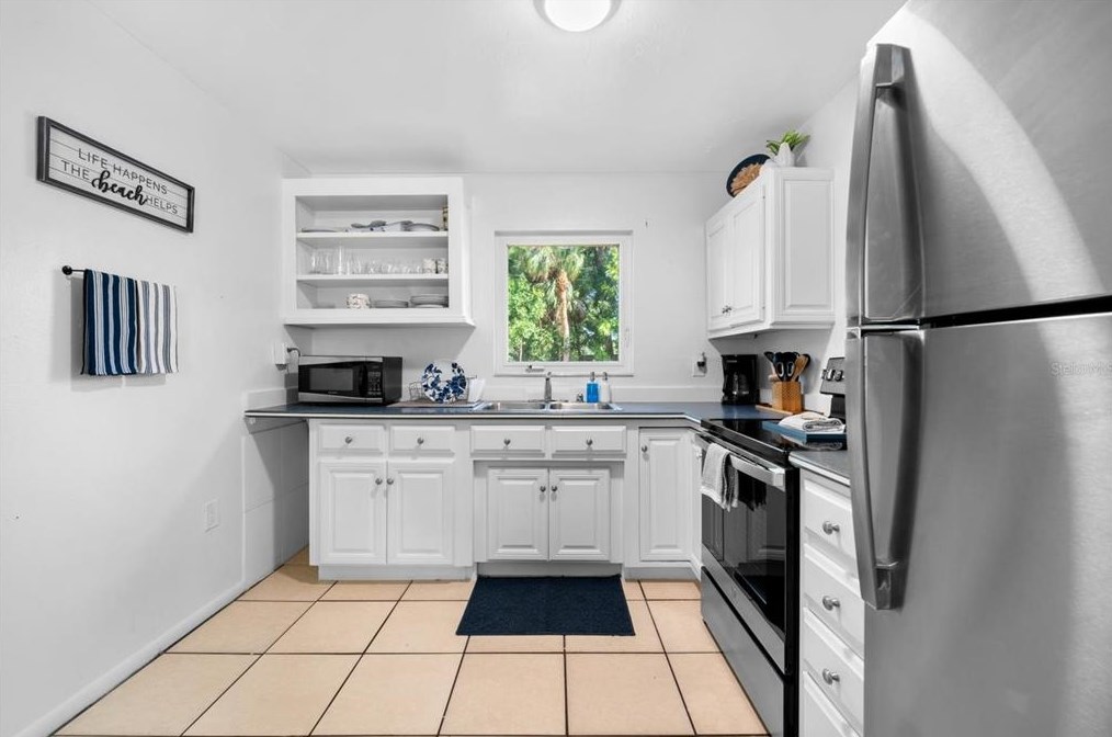 2043 Cass St, Sarasota FL  34231-7020 exterior