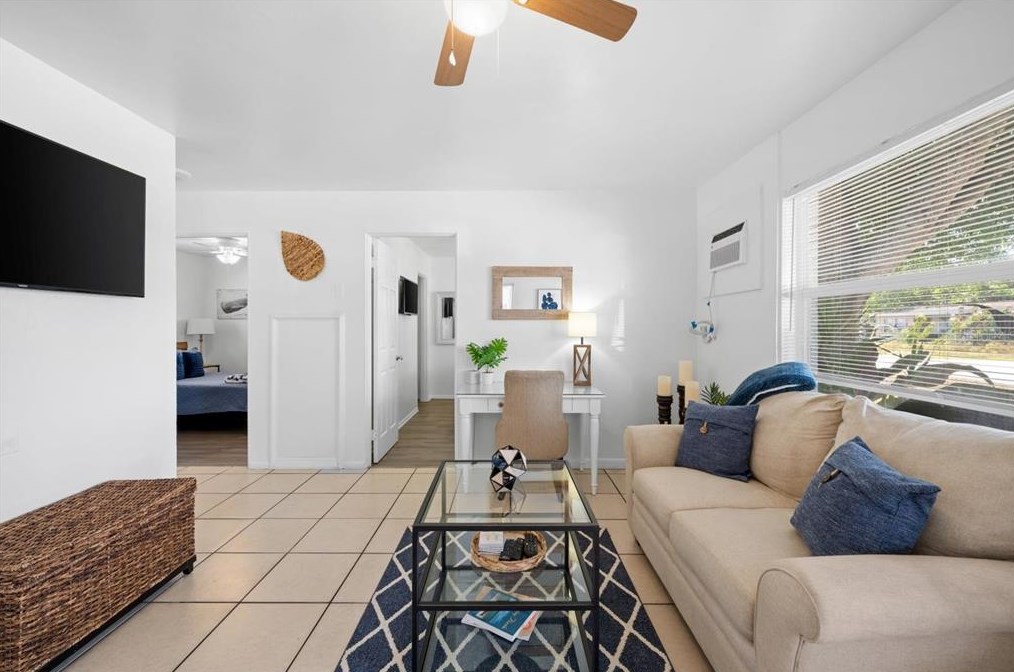 2043 Cass St, Sarasota FL  34231-7020 exterior