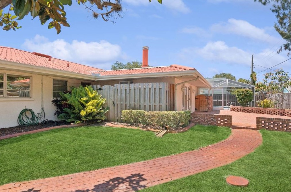 3300 Duncan Ave, Sarasota FL 34239-6605 exterior