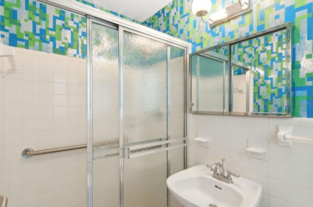 3300 Duncan Ave, Sarasota FL 34239-6605 exterior