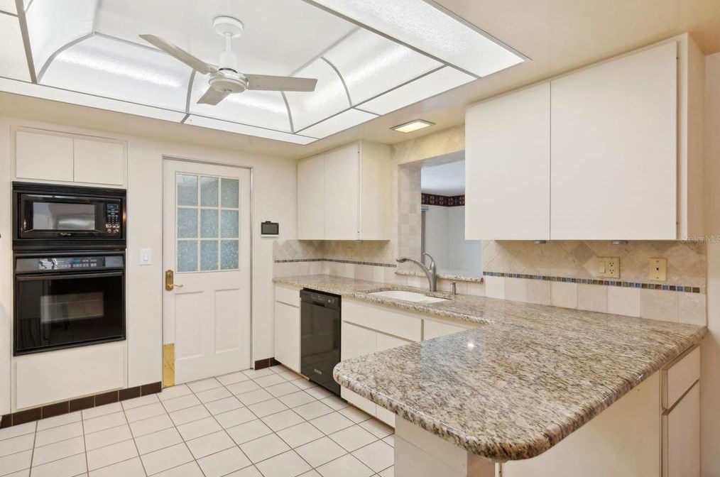 3300 Duncan Ave, Sarasota FL 34239-6605 exterior