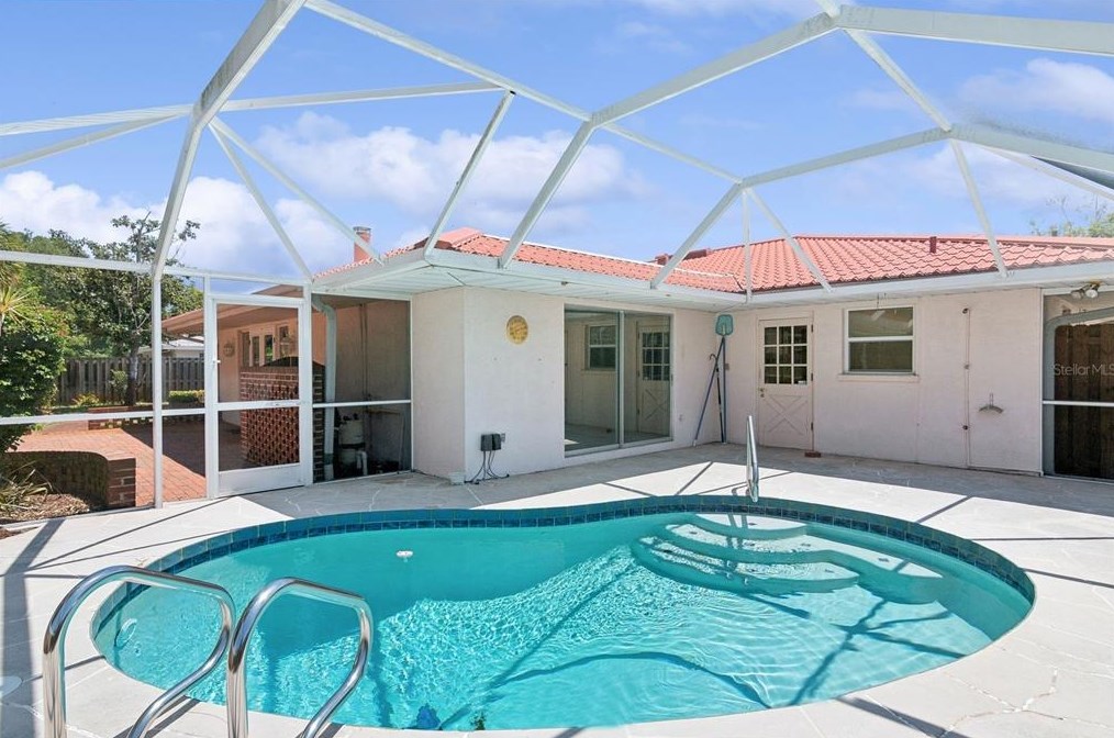 3300 Duncan Ave, Sarasota FL 34239-6605 exterior