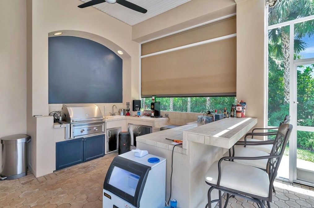 4782 Mainsail Dr, Bradenton FL  34208-9409 exterior