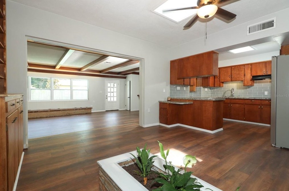 17 Washington Ave, Apopka FL  32703-7533 exterior