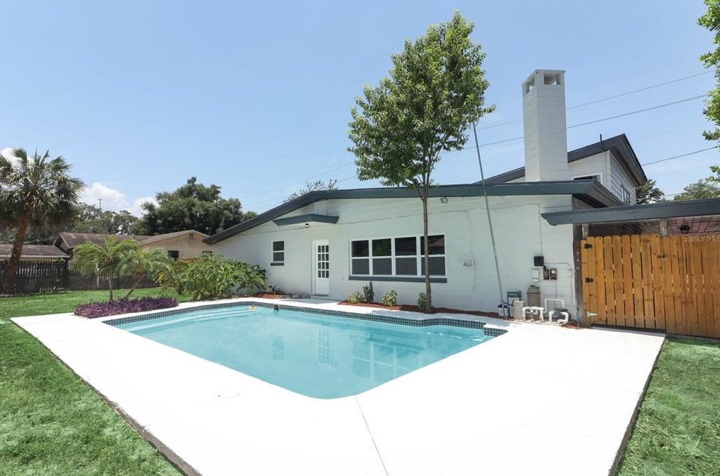 17 Washington Ave, Apopka FL  32703-7533 exterior