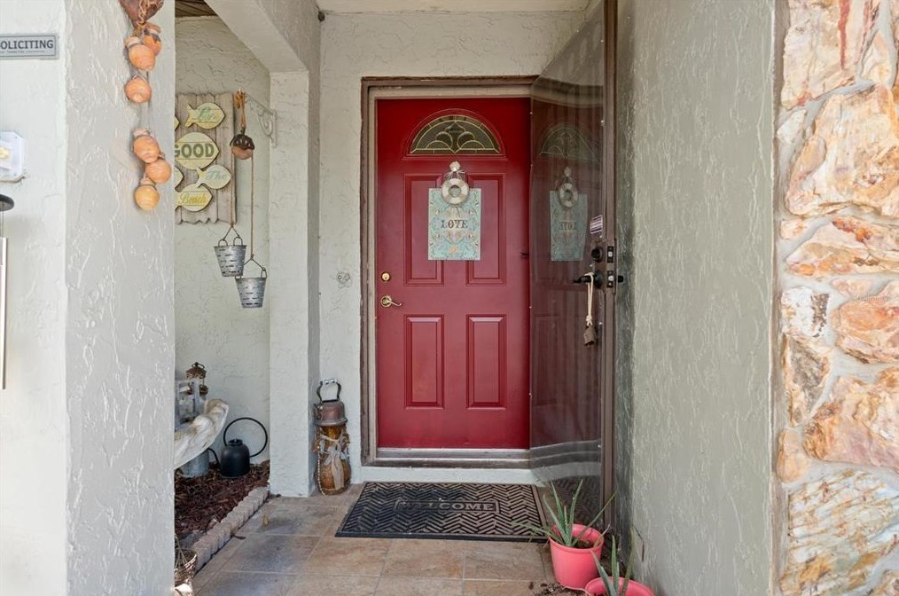 926 Plum Tree Ln, Sarasota FL  34243-1744 exterior