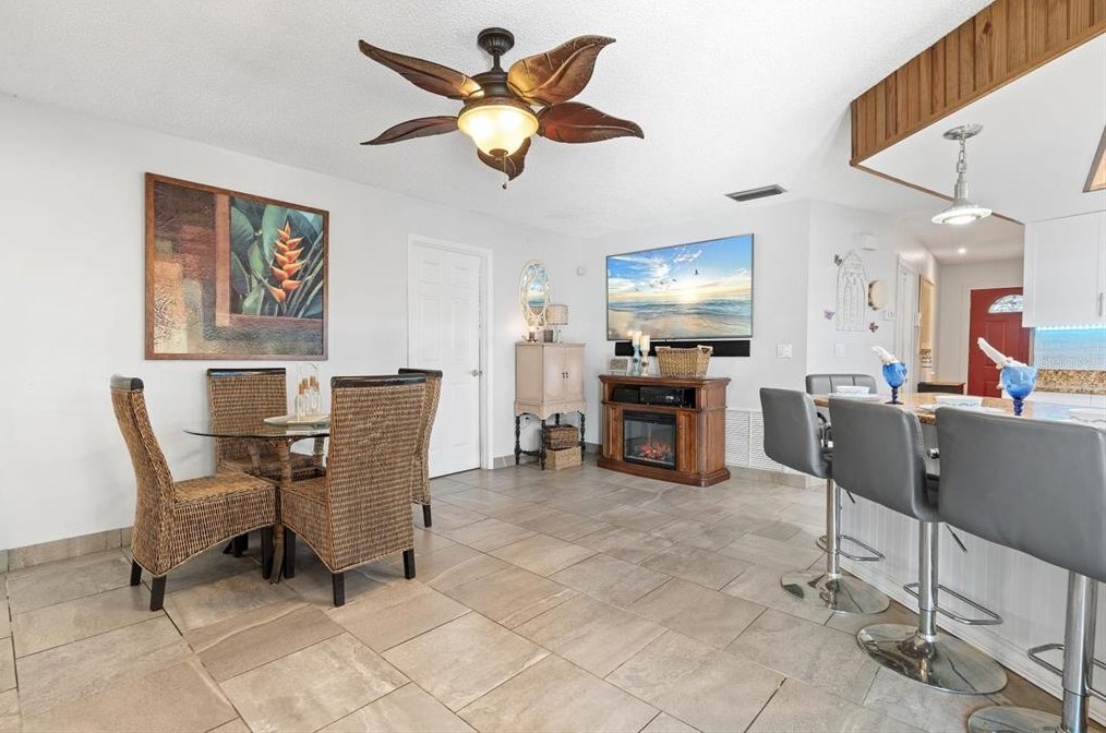 926 Plum Tree Ln, Sarasota FL  34243-1760 exterior