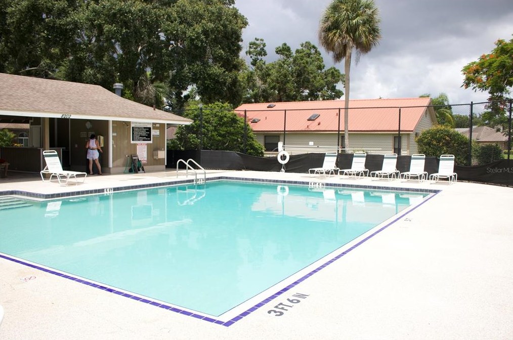 4959 80th Avenue Cir, Sarasota FL  34243-4916 exterior