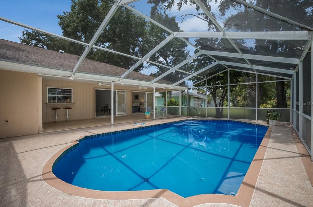 4959 80th Avenue Cir, Sarasota FL  34243-4916 exterior