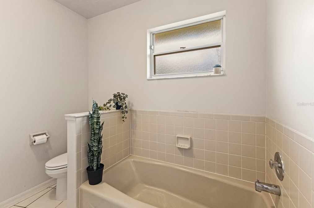 4959 80th Avenue Cir, Sarasota FL  34243-4916 exterior