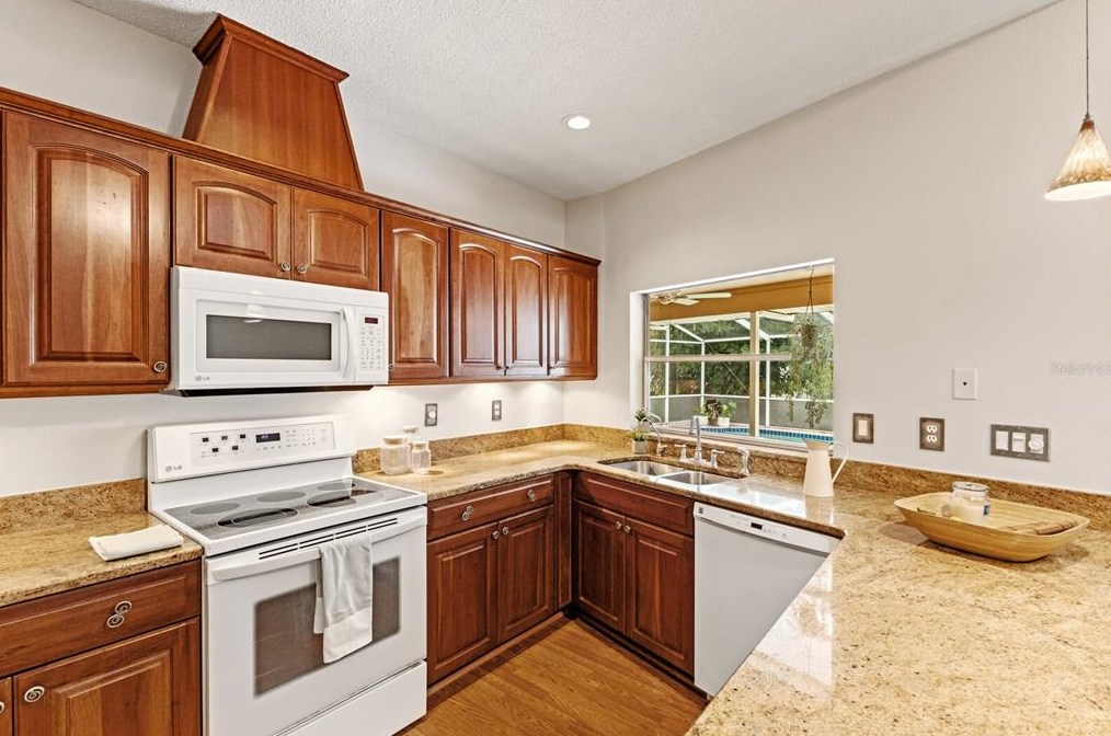 4959 80th Avenue Cir, Sarasota FL  34243-4916 exterior