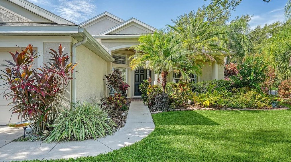 5147 Creekside Trl, Sarasota FL 34243-3879 exterior