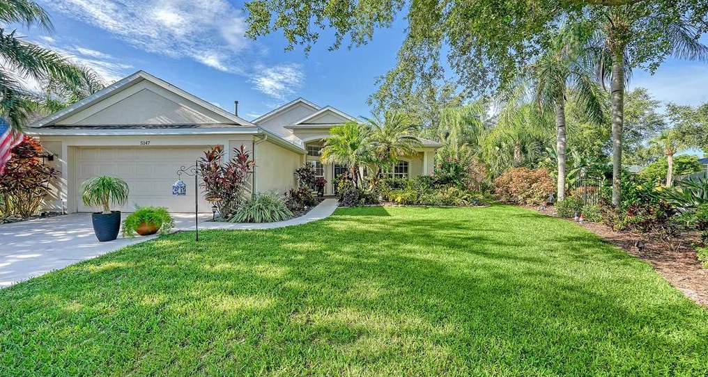 5147 Creekside Trl, Sarasota FL 34243-3879 exterior