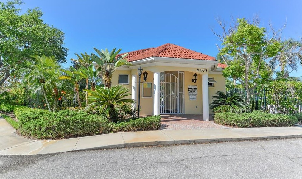 5147 Creekside Trl, Sarasota FL 34243-3879 exterior