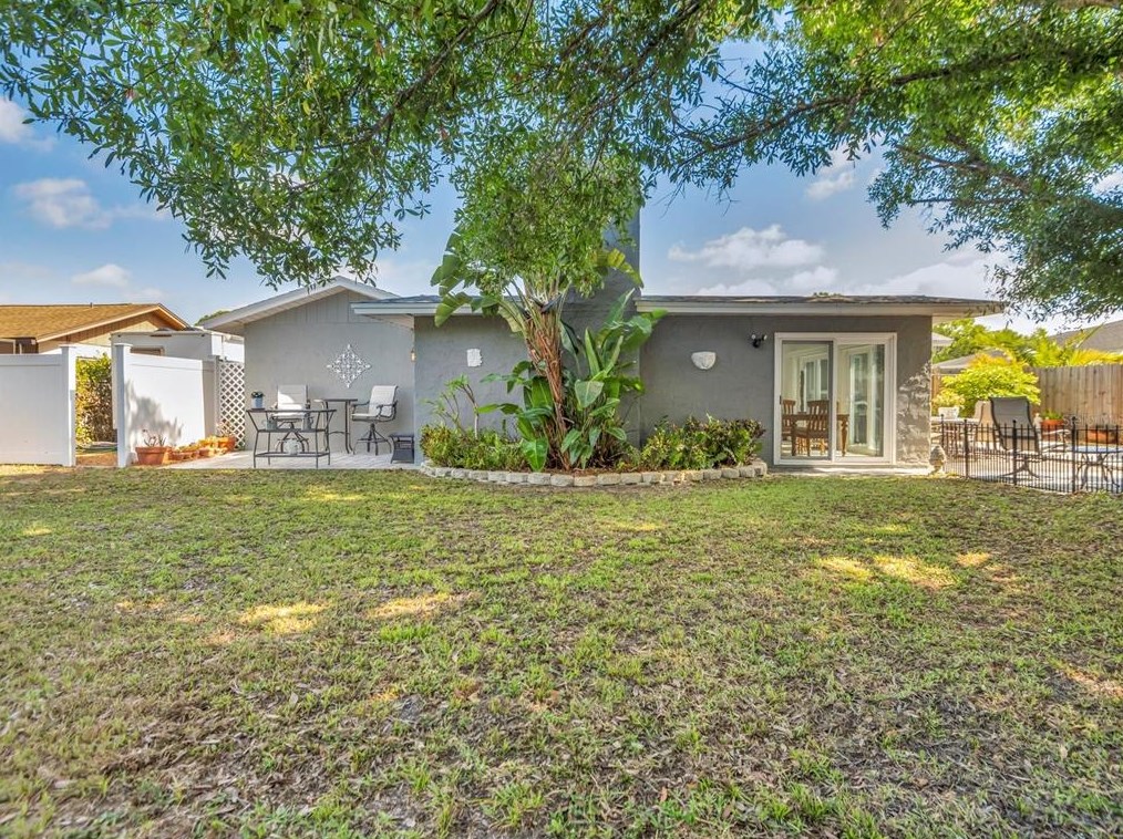 5364 Winewood Dr, Sarasota FL  34232-5625 exterior