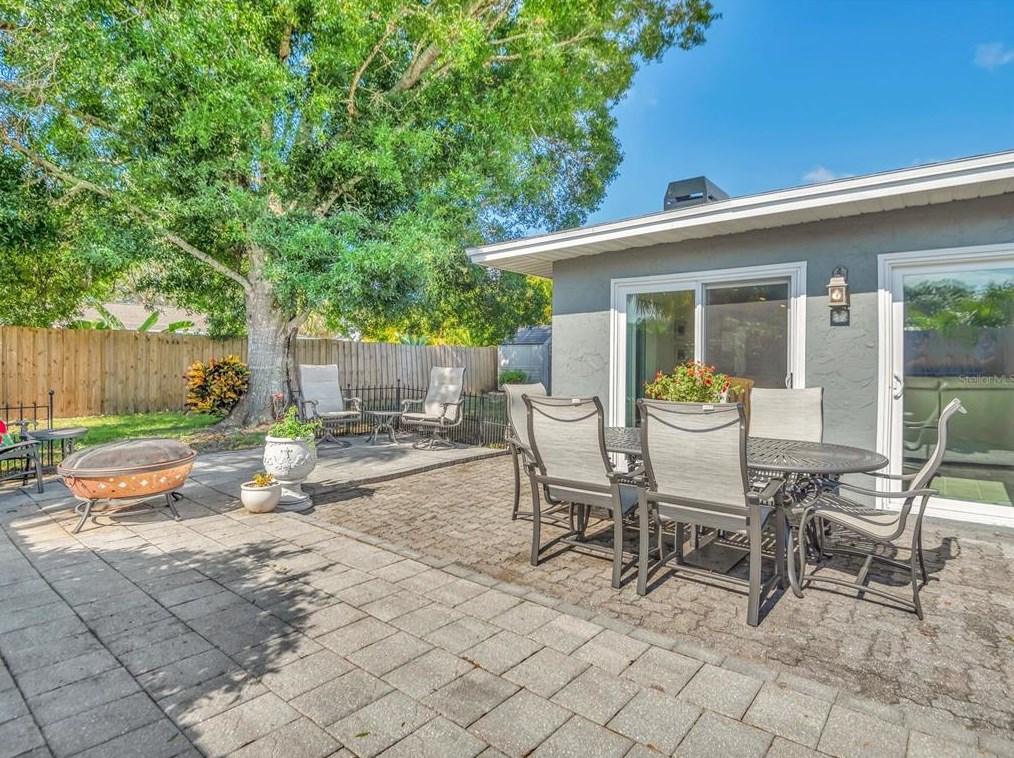 5364 Winewood Dr, Sarasota FL  34232-5625 exterior