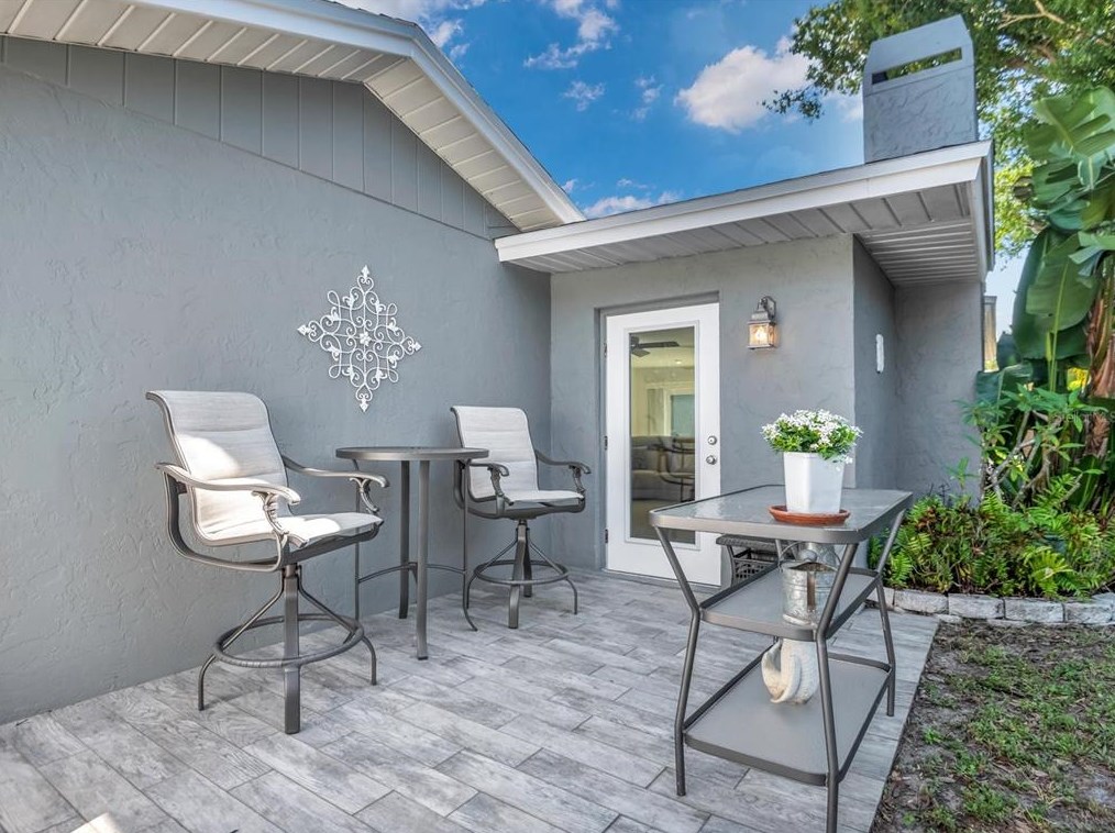 5364 Winewood Dr, Sarasota FL  34232-5625 exterior