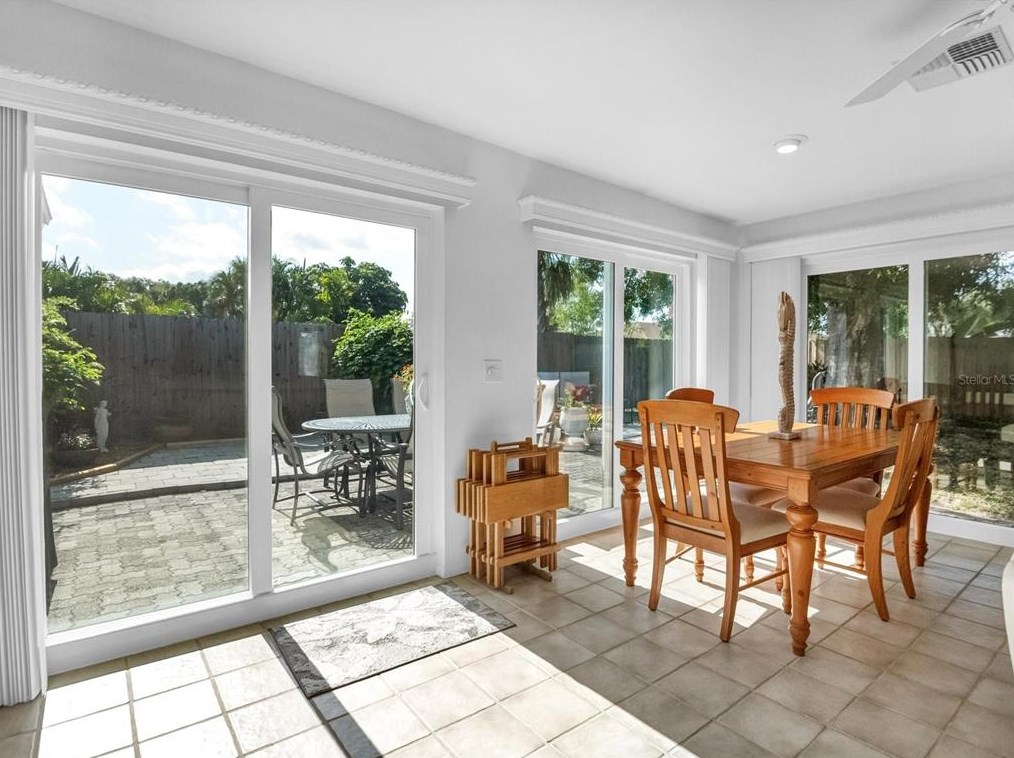 5364 Winewood Dr, Sarasota FL  34232-5625 exterior