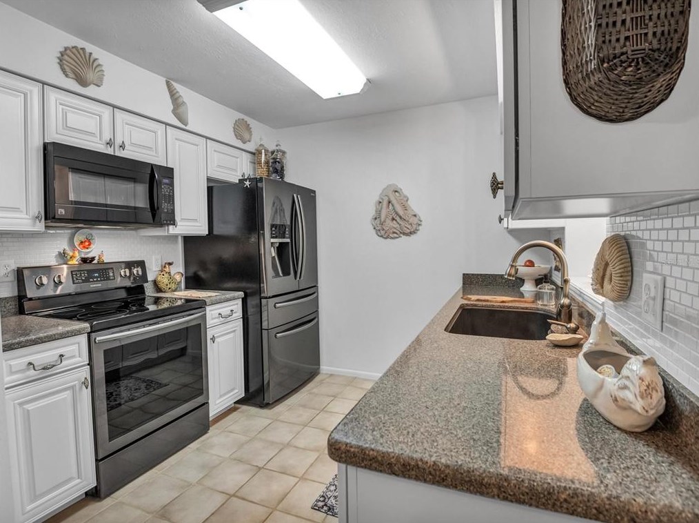 5364 Winewood Dr, Sarasota FL  34232-5625 exterior