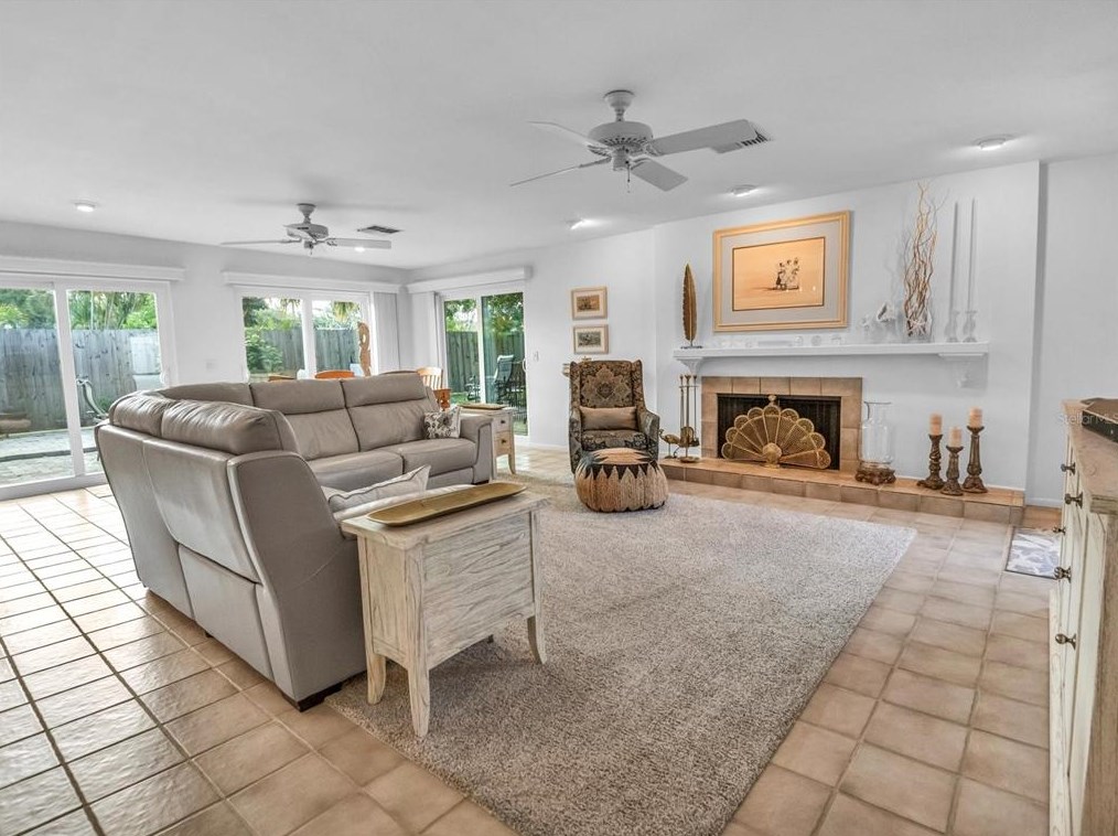 5364 Winewood Dr, Sarasota FL  34232-5625 exterior