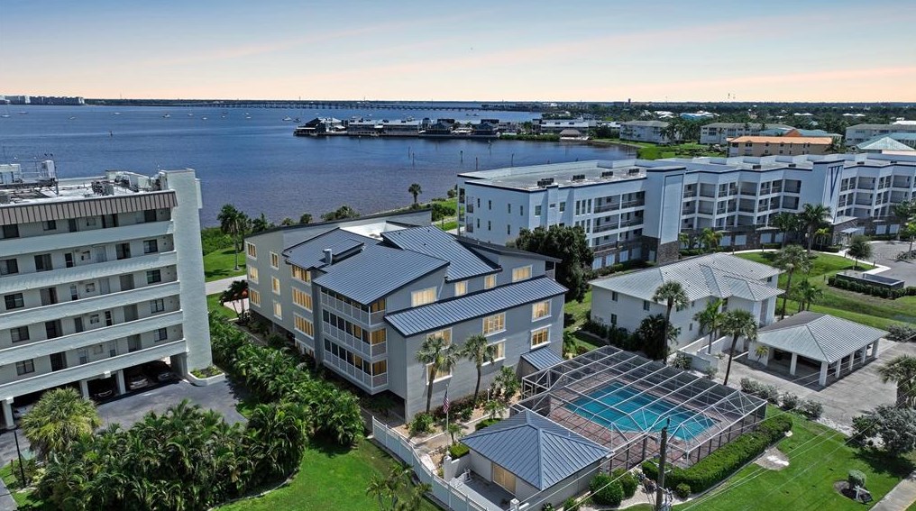 1477 Park Beach Cir, Punta Gorda FL  33950-5238 exterior